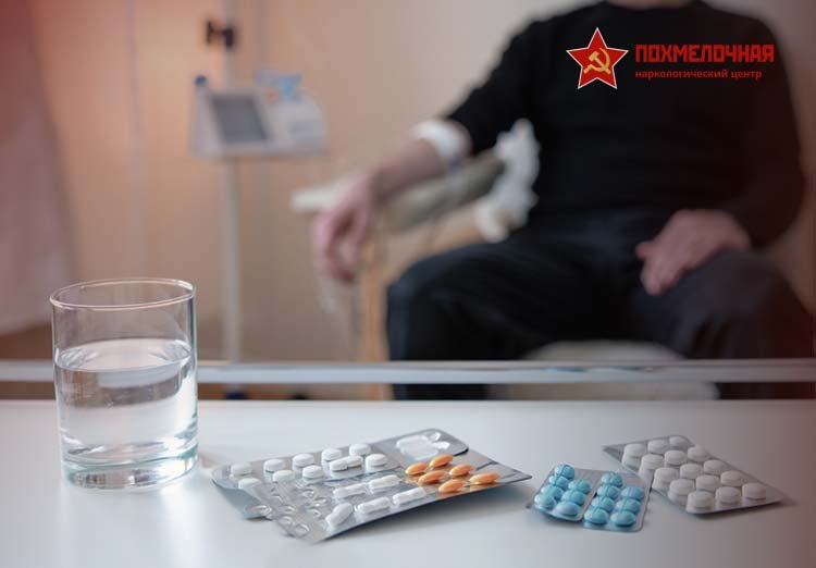 Лечение зависимости Лекарства на фоне человека с капельницей